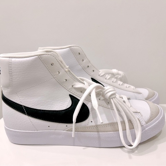 Nike Blazer Mid ‘77 Big Kids - Picture 2 of 2